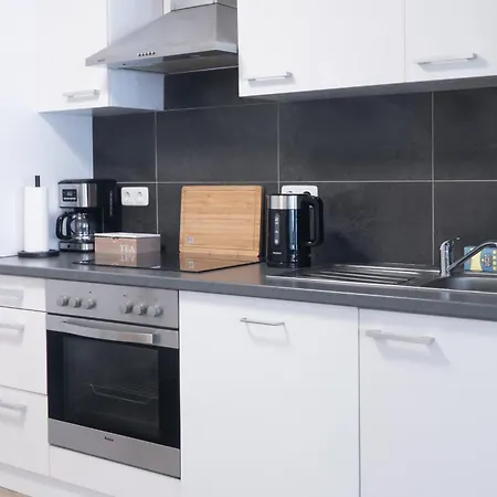 Apartment In Lueneburg, 2 Zimmer, Kueche, 80 Qm