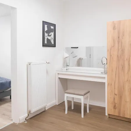 In Lueneburg, 2 Zimmer, Kueche, 80 Qm Appartement